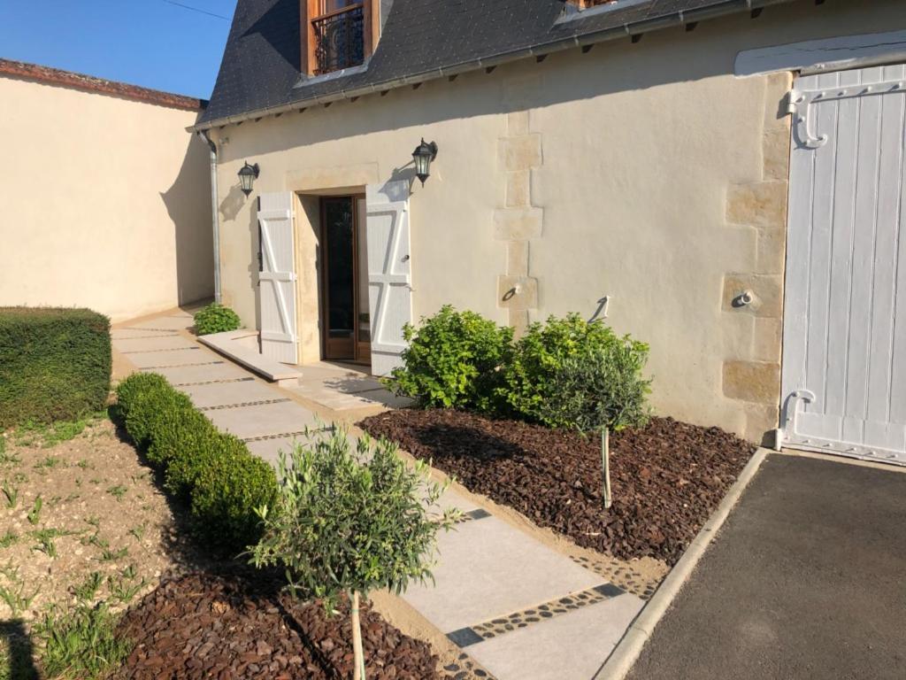 Hotel La Croix De Vernuche Varennes-Vauzelles Exterior foto